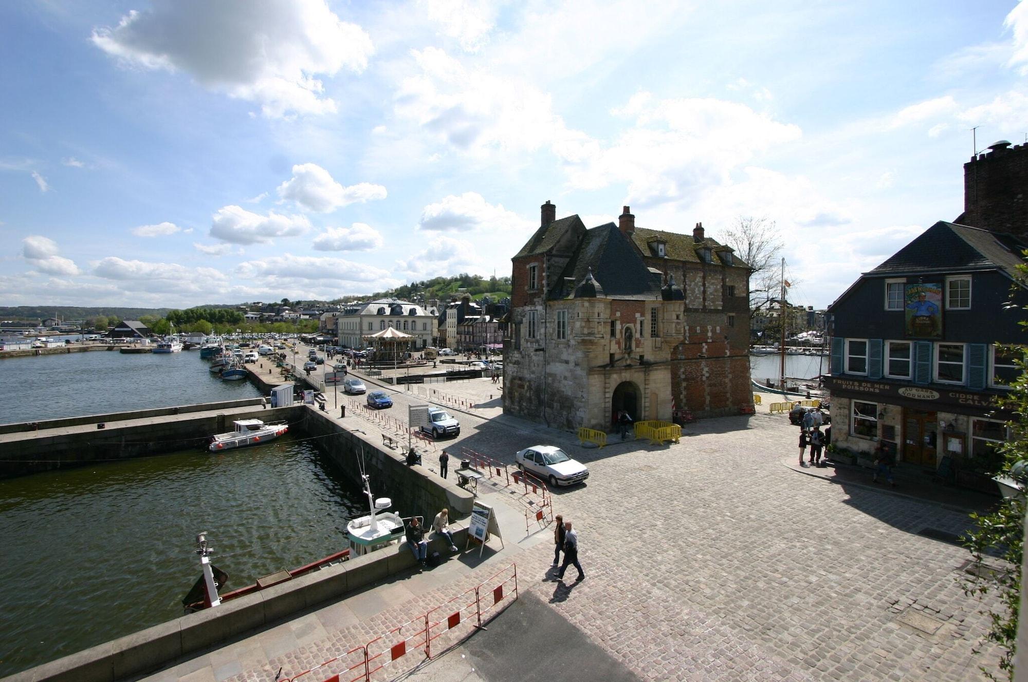 Best Western Le Cheval Blanc -Vue Sur Le Port-Plein Centre Ville Honfleur Eksteriør bilde