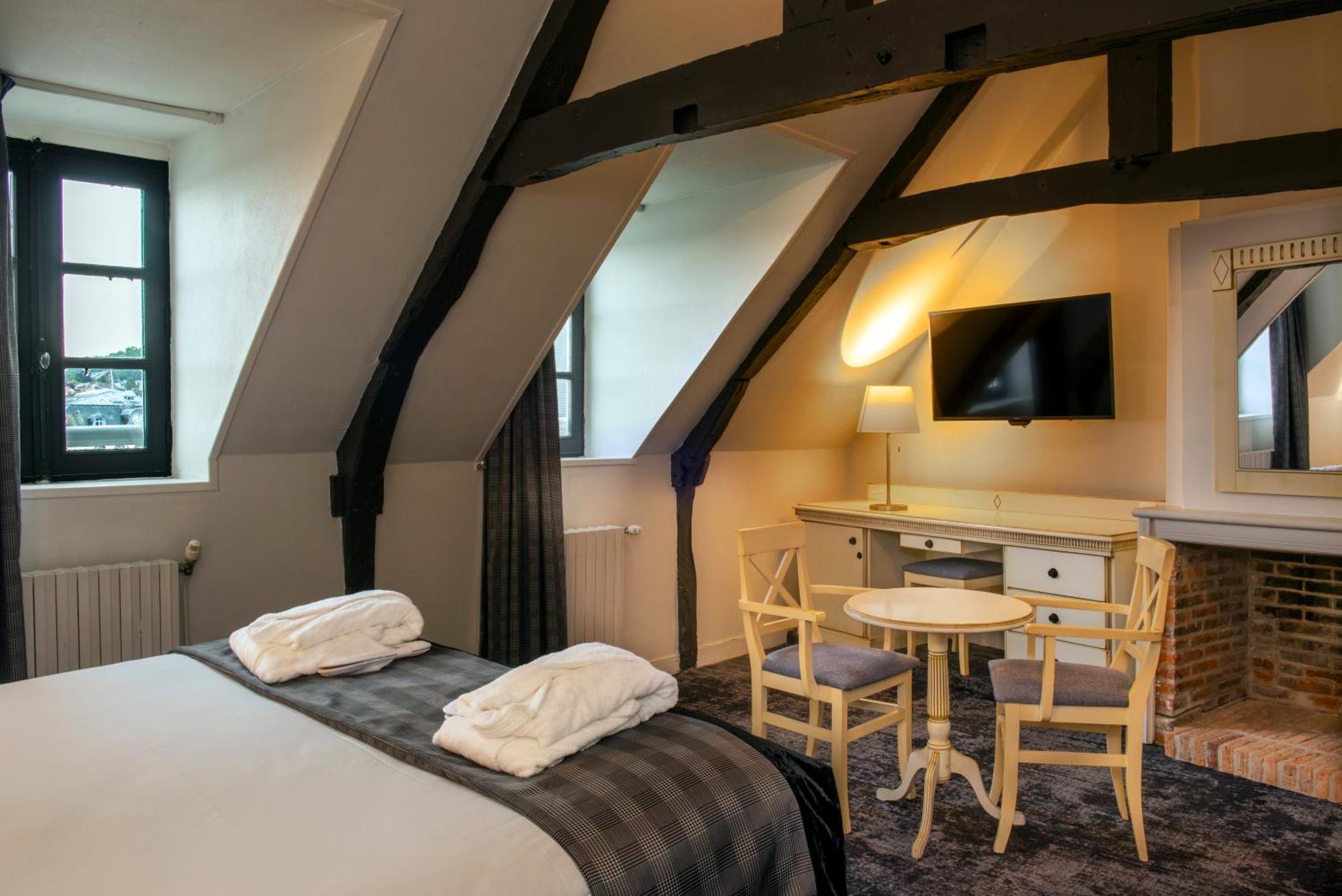 Best Western Le Cheval Blanc -Vue Sur Le Port-Plein Centre Ville Honfleur Eksteriør bilde