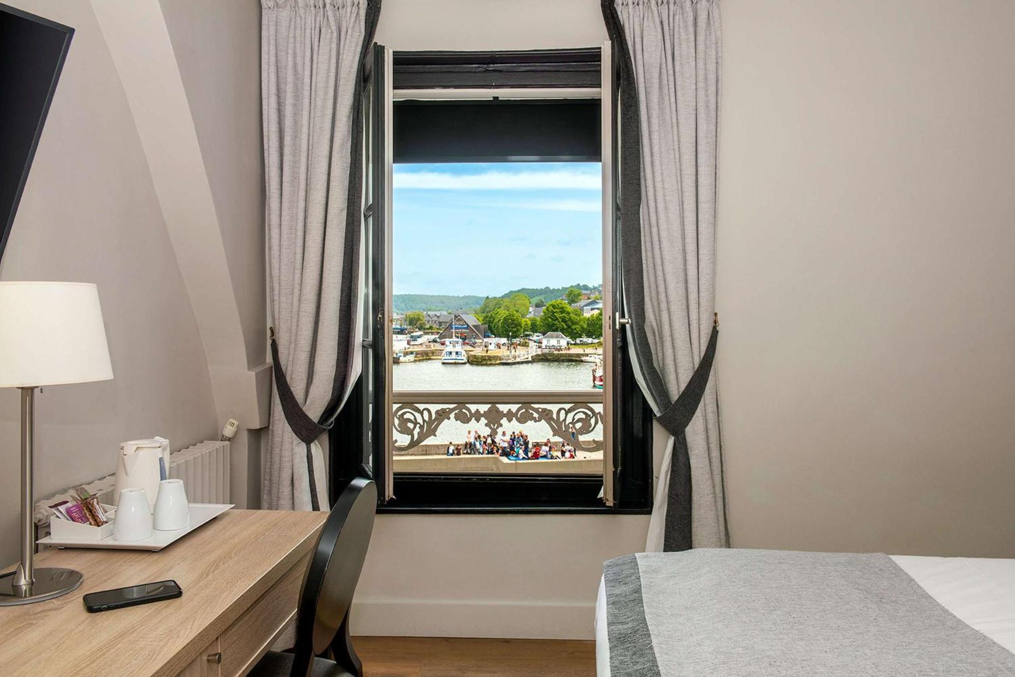 Best Western Le Cheval Blanc -Vue Sur Le Port-Plein Centre Ville Honfleur Eksteriør bilde