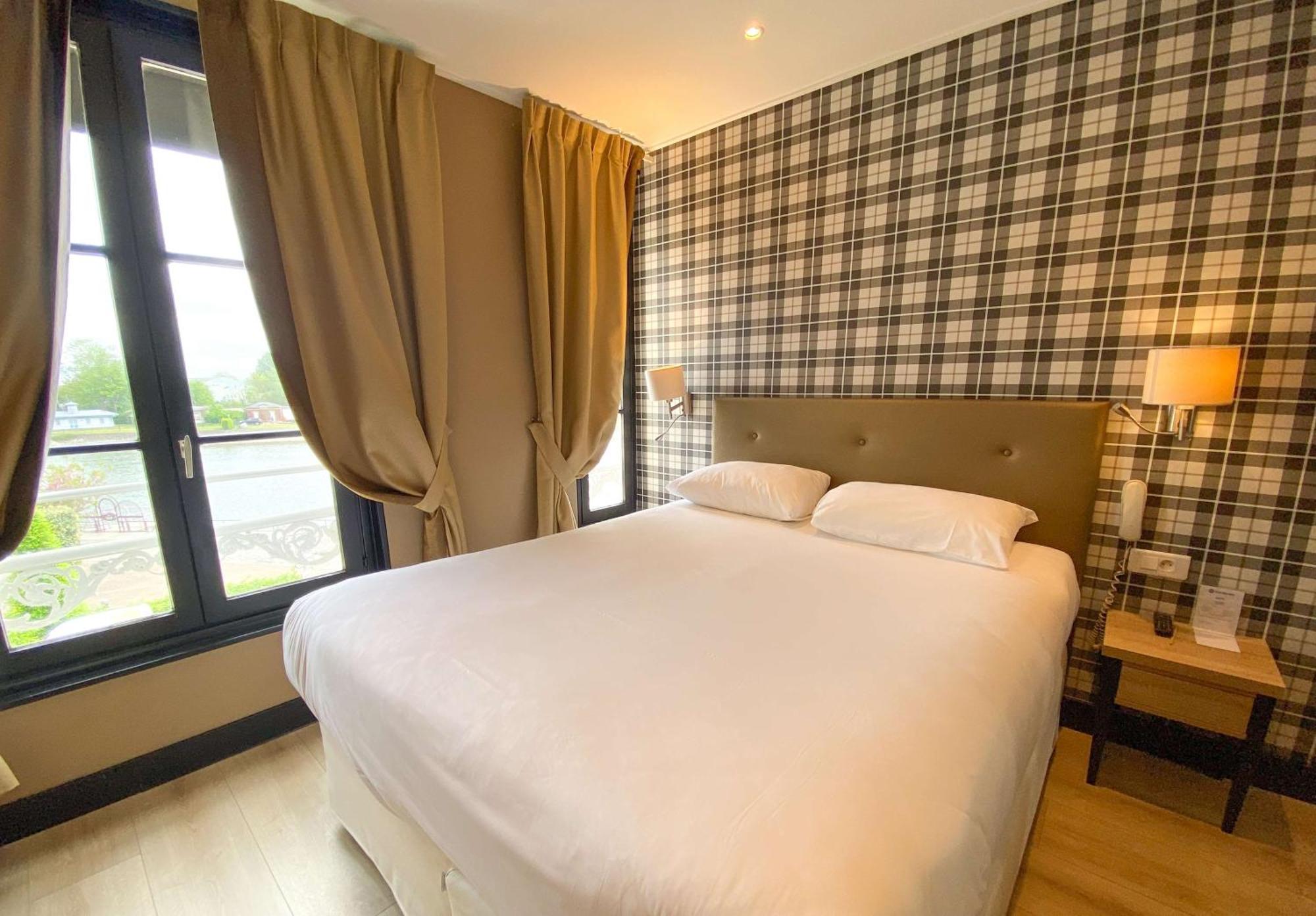 Best Western Le Cheval Blanc -Vue Sur Le Port-Plein Centre Ville Honfleur Eksteriør bilde