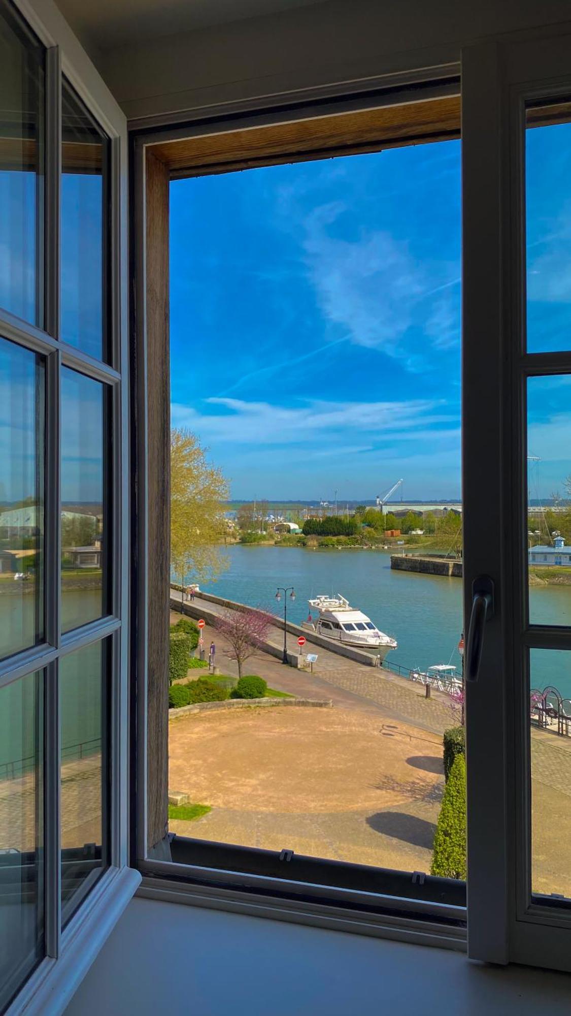 Best Western Le Cheval Blanc -Vue Sur Le Port-Plein Centre Ville Honfleur Eksteriør bilde